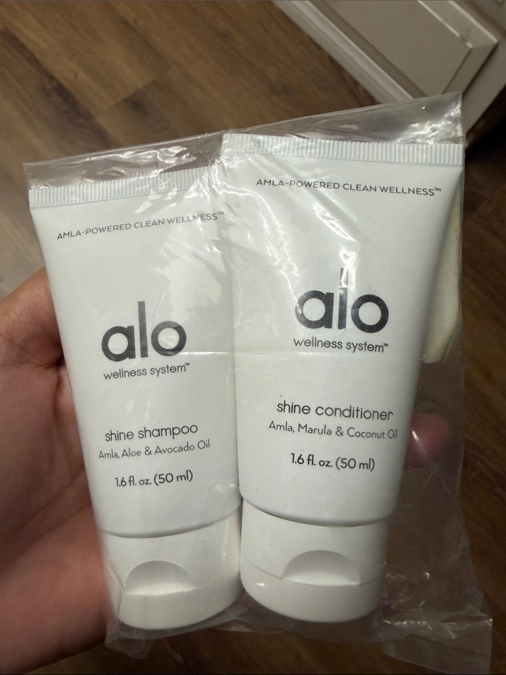 ALO Yoga Kids Shine Shampoo & Conditioner Set - White